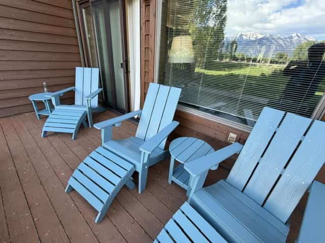 Rustic townhome near golf course with private sauna & deck