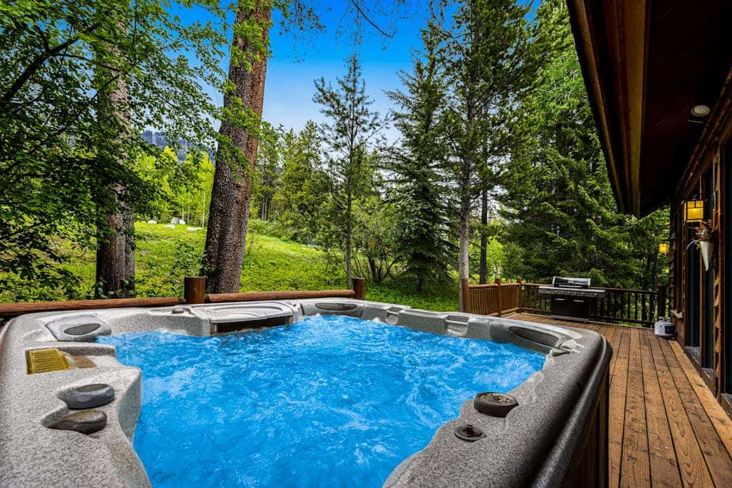 Spacious Cozy Cabin w/ Deck, Private Hot Tub, Grill - Amazing In-Village Locale