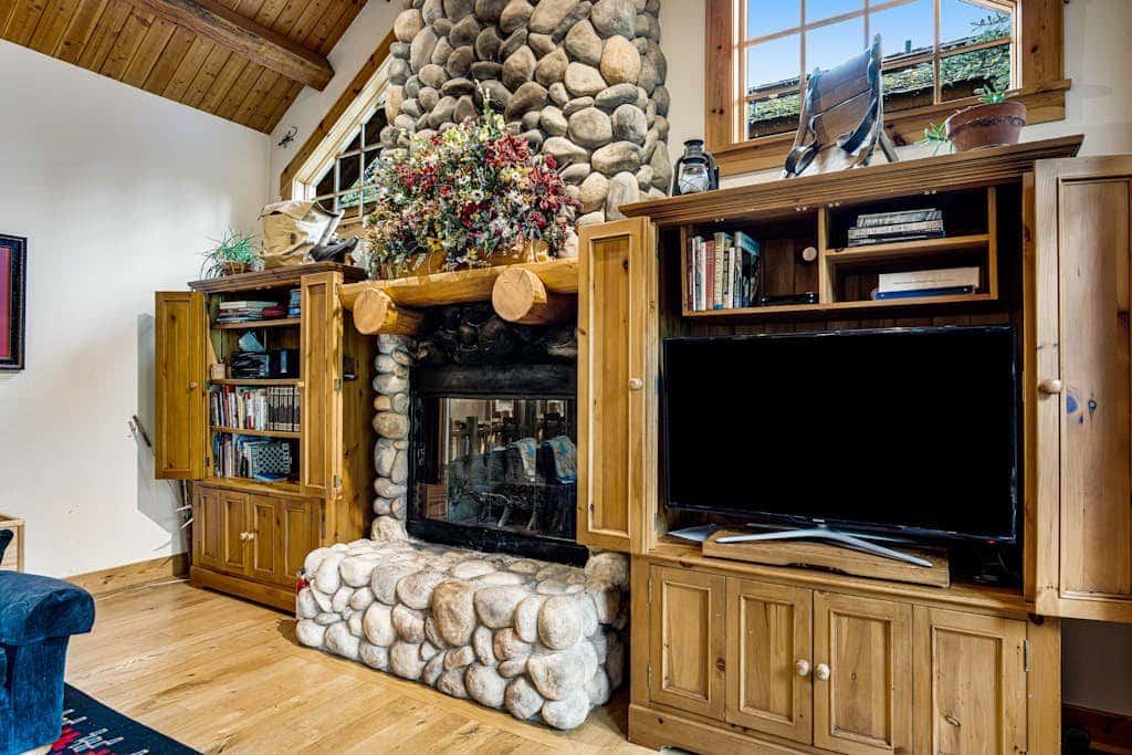 3137 Arrowhead