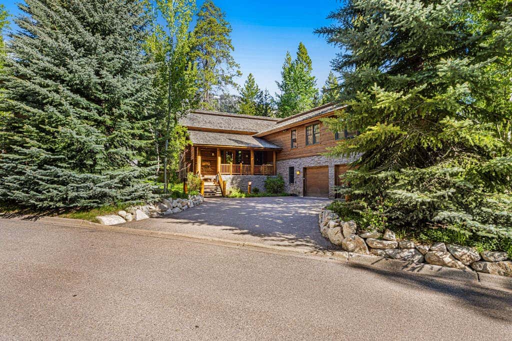 3137 Arrowhead