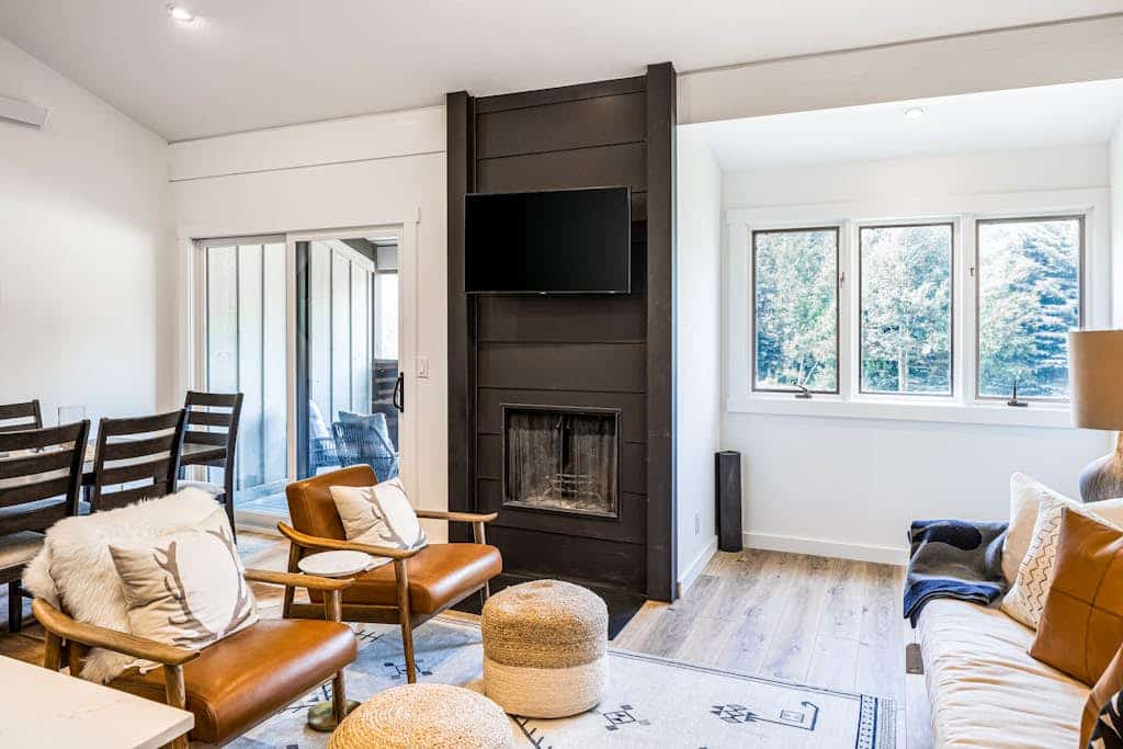Gorgeous, modern mountain view condo with deck & great kitchen