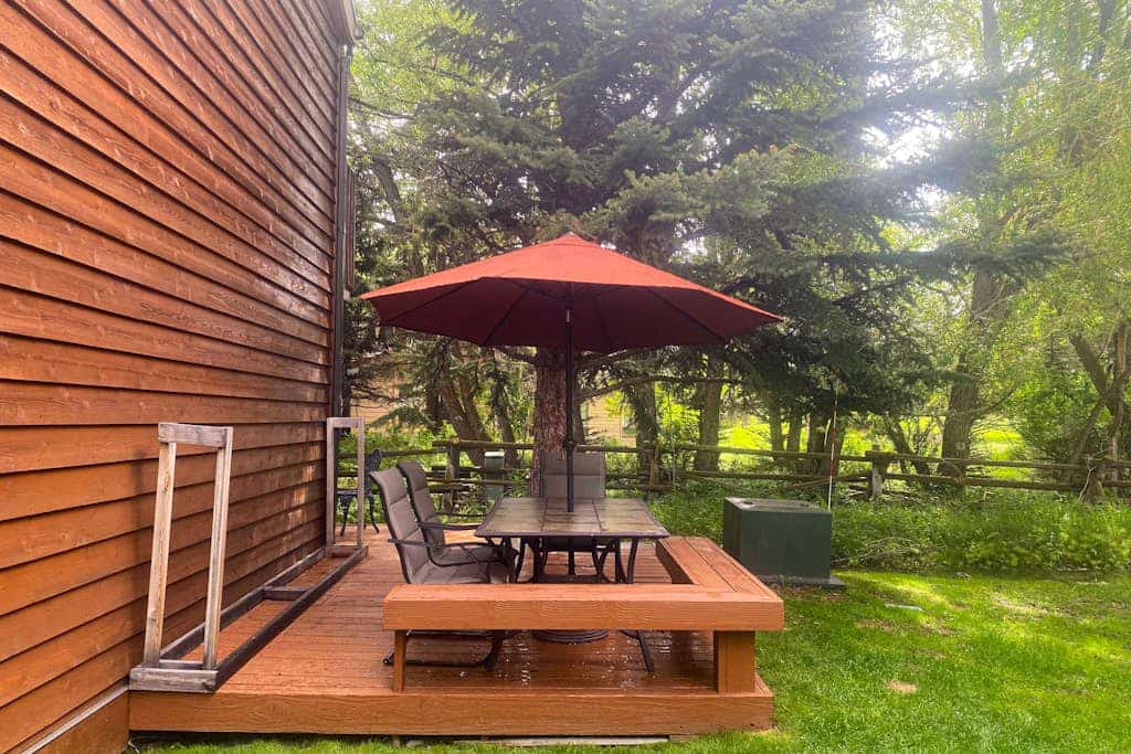 Wilderness retreat near Grand Teton with sprawling deck, children's items & W/D