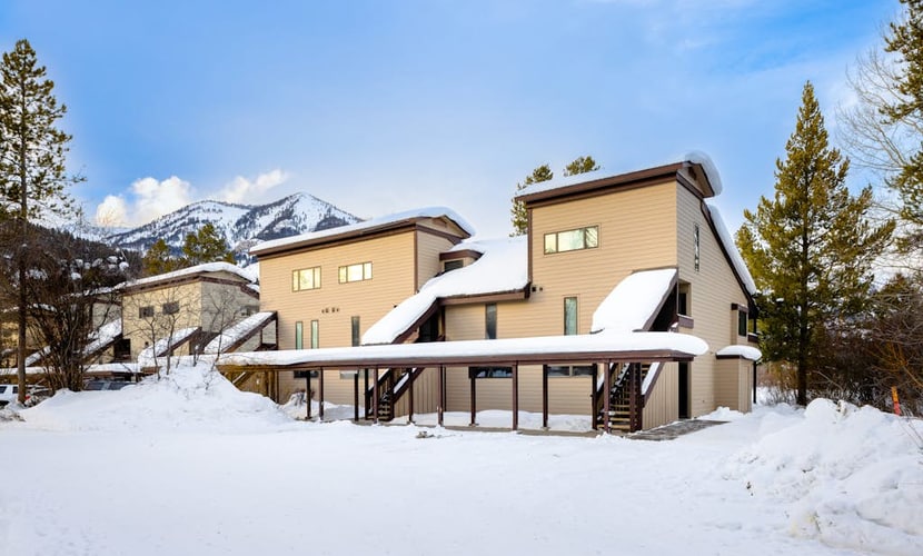 Cozy end condo with fireplace & washer/dryer - near Teton Village & Jackson