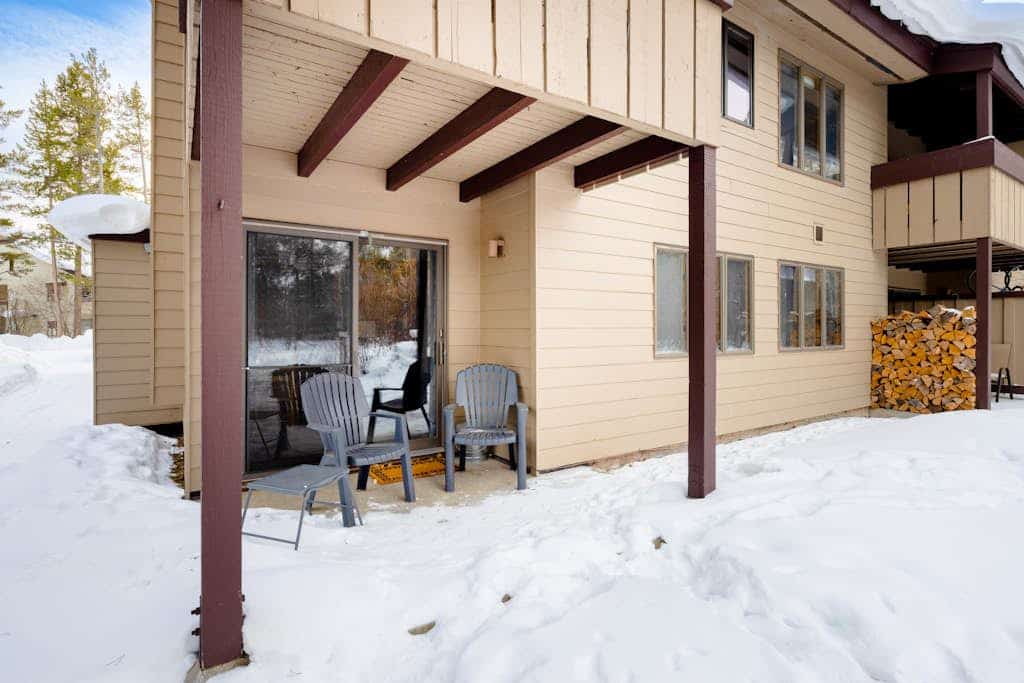 Cozy end condo with fireplace & washer/dryer - near Teton Village & Jackson