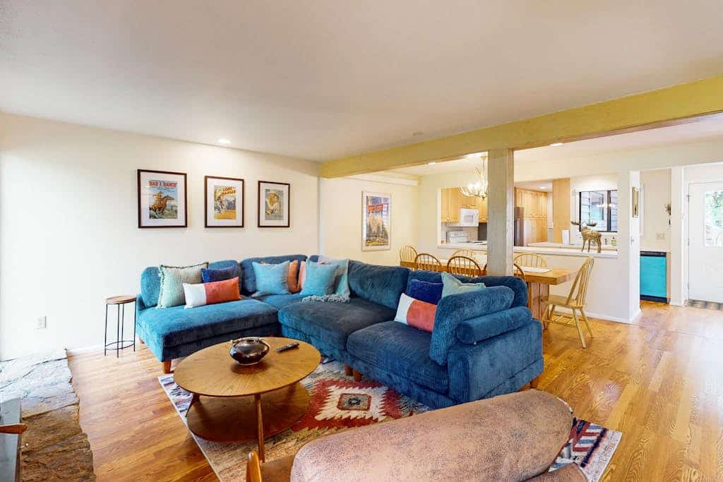 Cozy townhome with fireplace, deck, WIFI, mountain views, great location