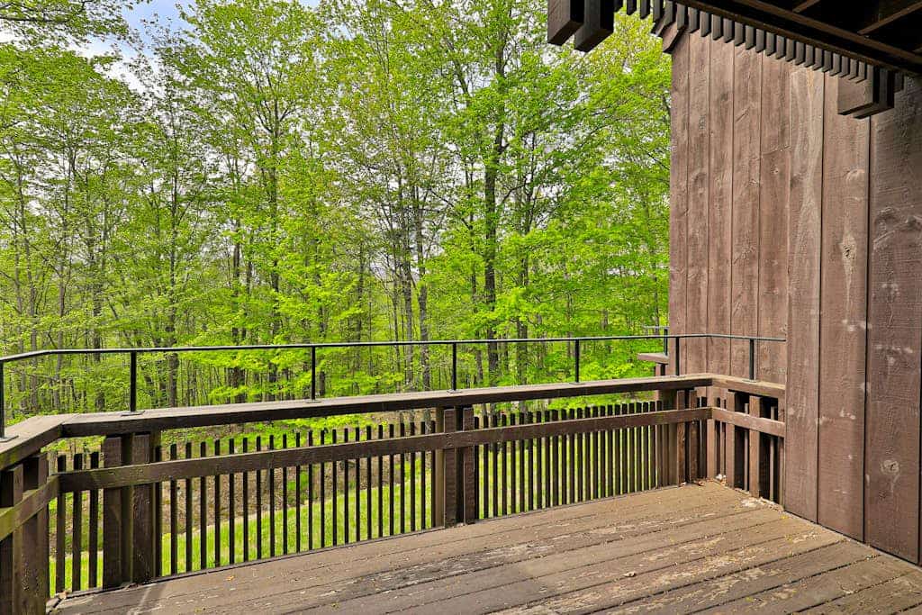 Hawk Mountain retreat near Okemo with wifi, washer/dryer & deck