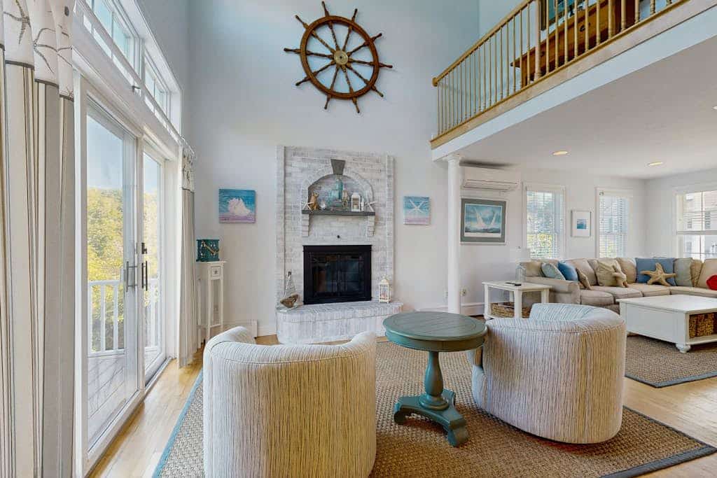 Bright dog friendly coastal home close to beaches
