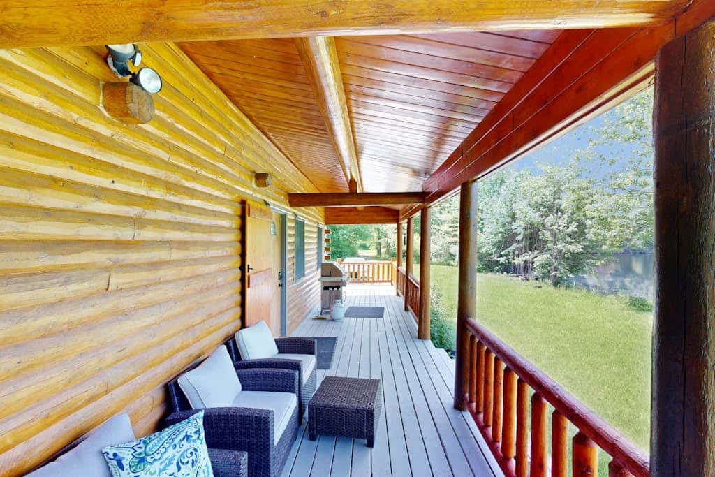 Private 2BR waterfront home, hot tub, pool table, sandy beach, BBQ, w/d, wifi