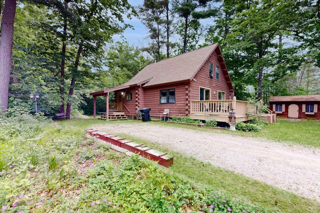 Rustic 2-story cabin near Saco River w/ views & firepit