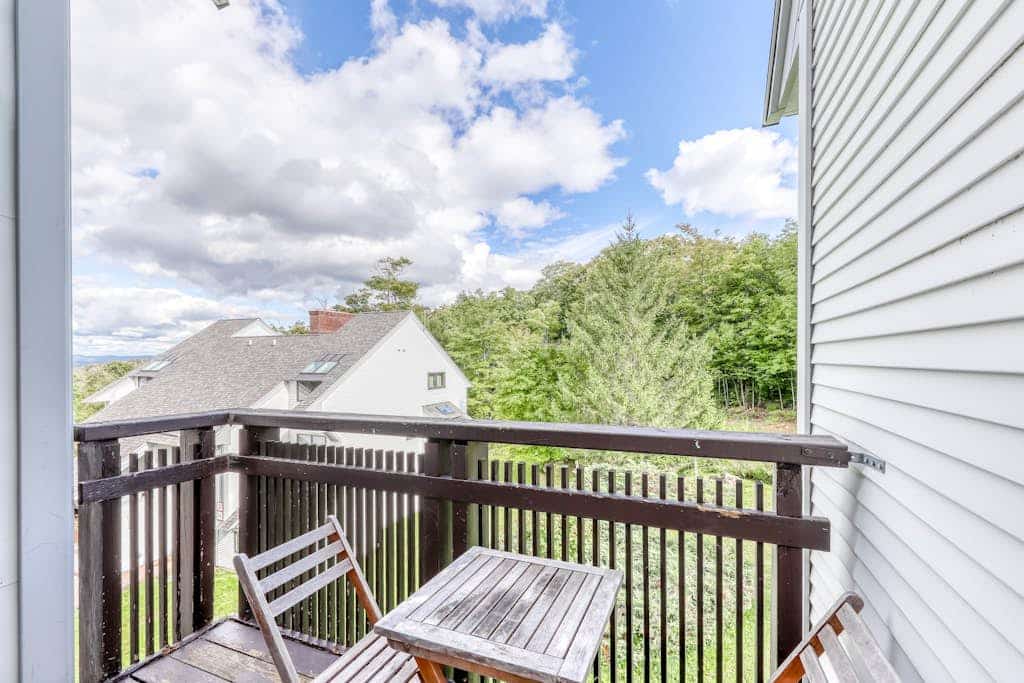 Ski-in/out sunrise condo with pool & hot tub - great ski retreat