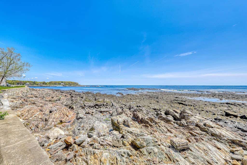 Charming oceanfront house with incredible beach views, BBQ area & firepit