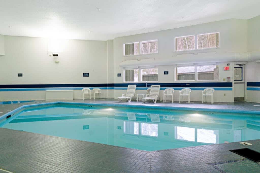 Mountain condo w/ shared indoor hot tub & pool - ski-in/ski-out access