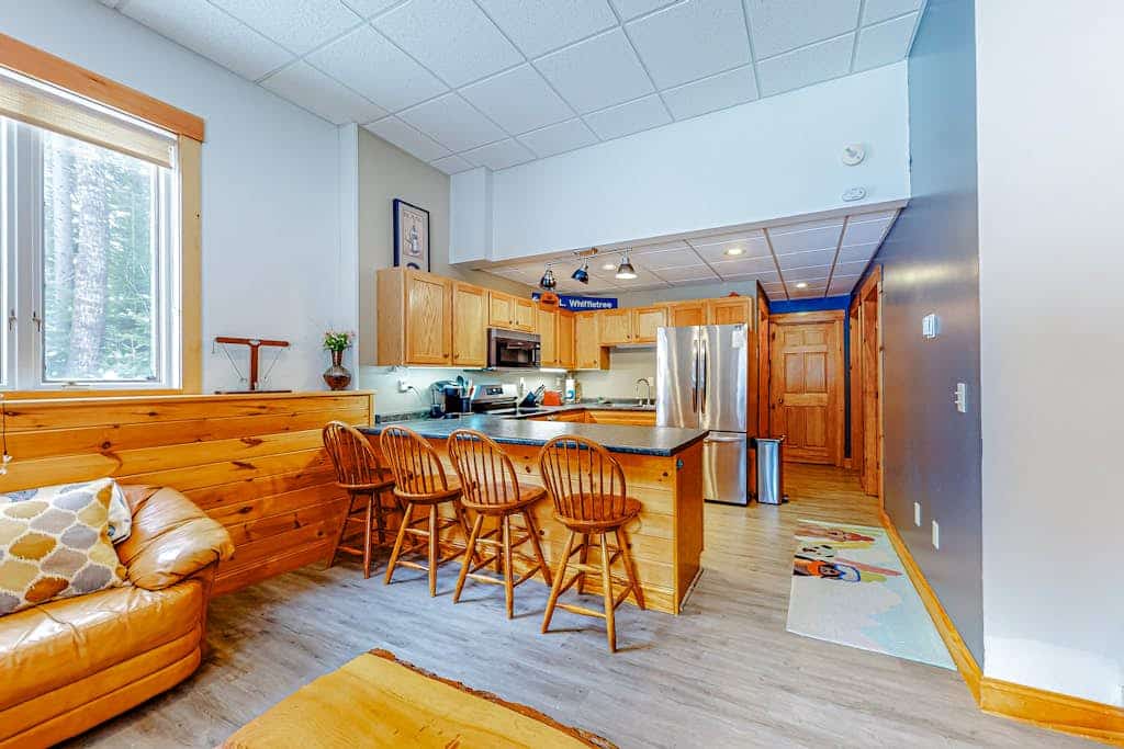 Cozy, ground-floor duplex retreat with direct shuttle service to Sugarloaf