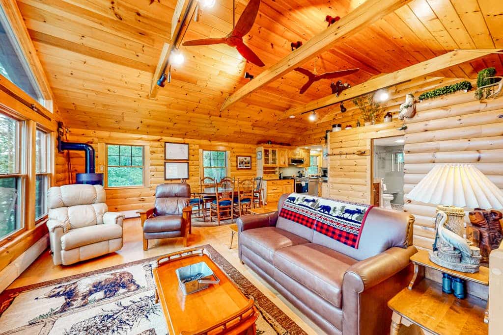 Lakefront home with lovely lake views - one mile from the casino