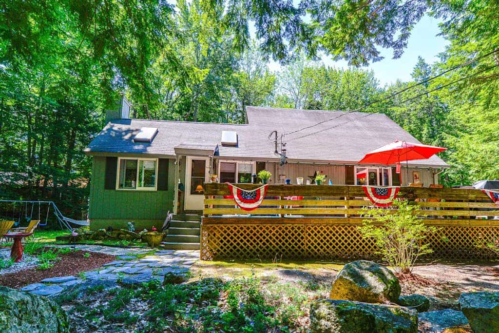 Tranquil Mountain Escape with Modern Comforts, Deck, Fire Pit, and Shared Pools