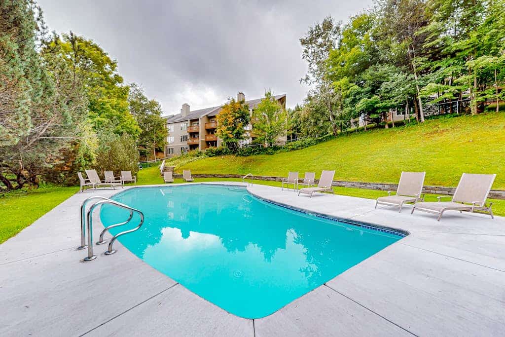 Ski-in/ski-out condo w/ balcony, mountain and valley views, pool, fireplace