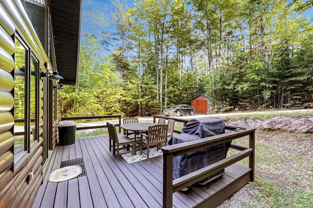 Adorable Family-Friendly Chalet w/ a Private Hot Tub, Washer/Dryer, & Free WiFi