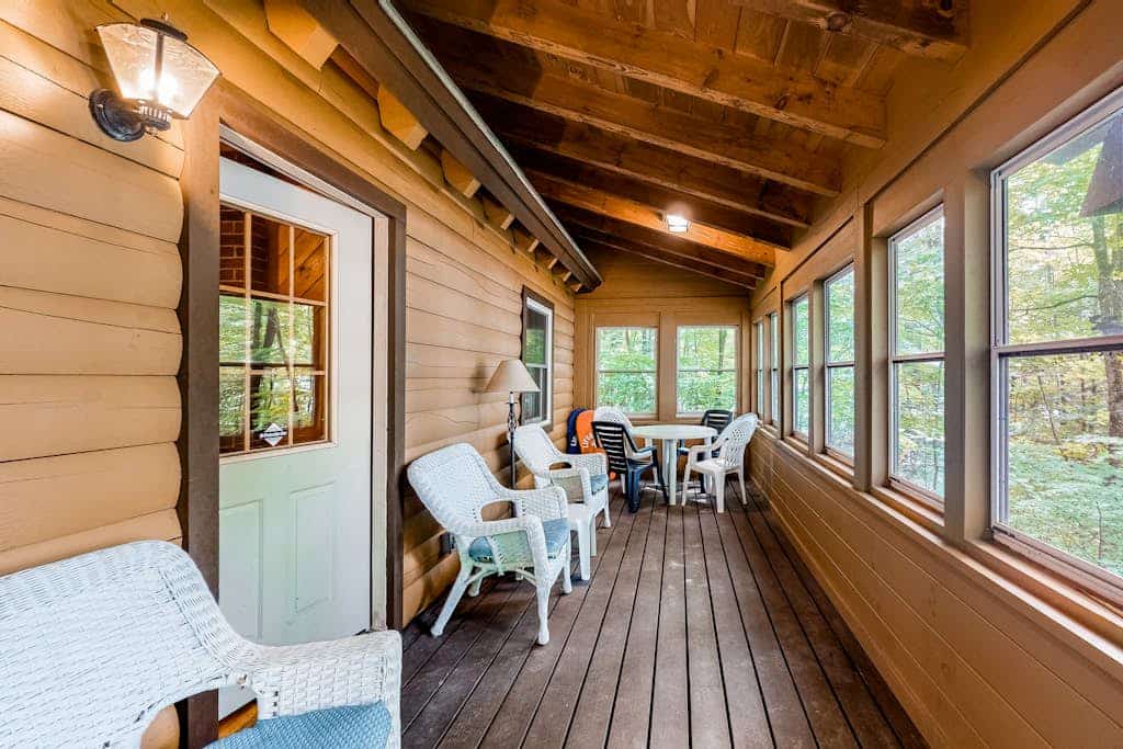 Fantastic retreat close to lake with nearby boat access & private beach - dog OK