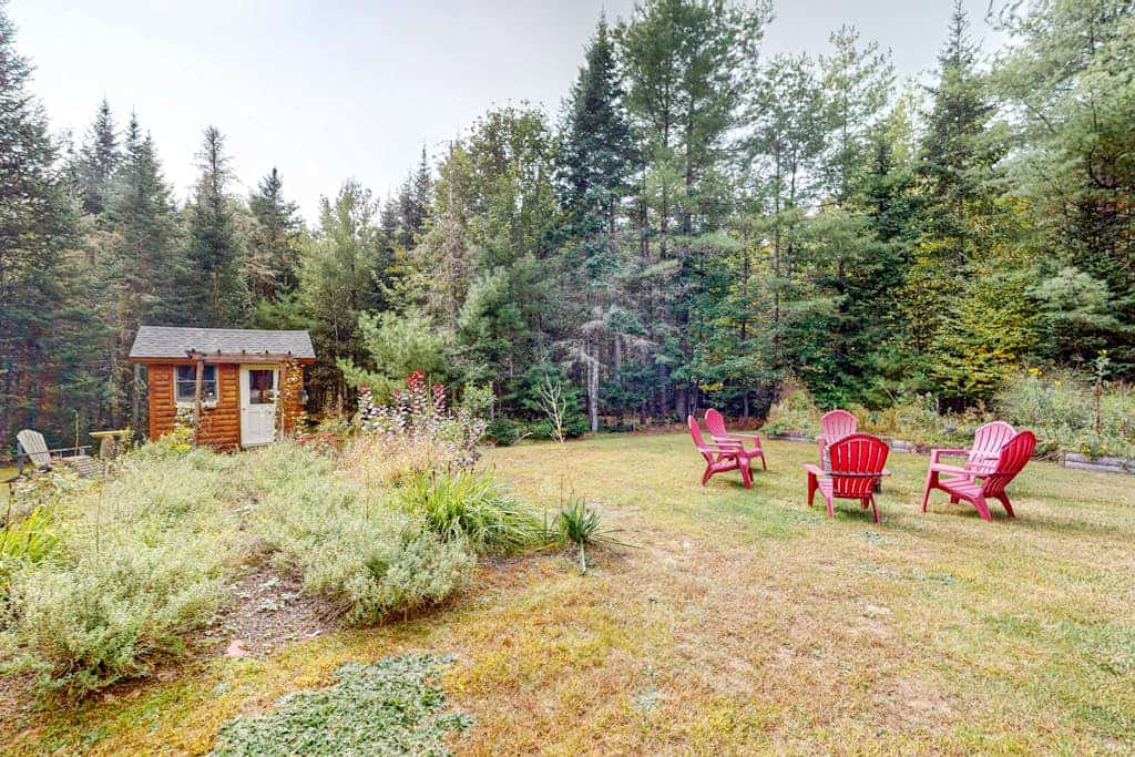 Dog-friendly Sunday River retreat with large yard, grill, washer/dryer