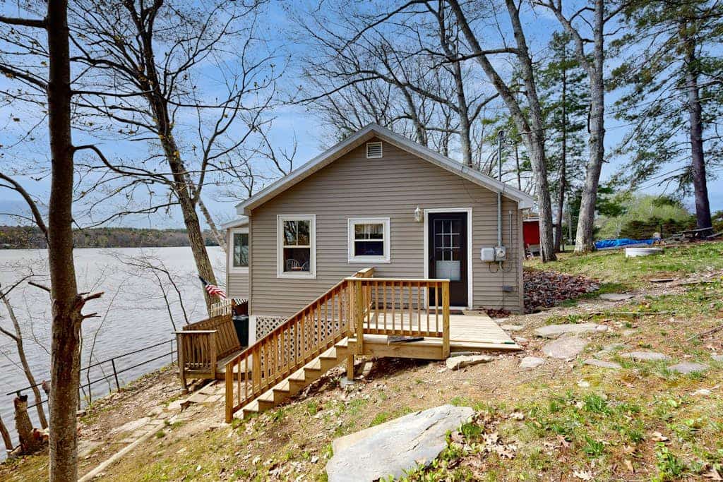 Waterfront, dog-friendly cabin on China Lake with dock, canoe & firepit