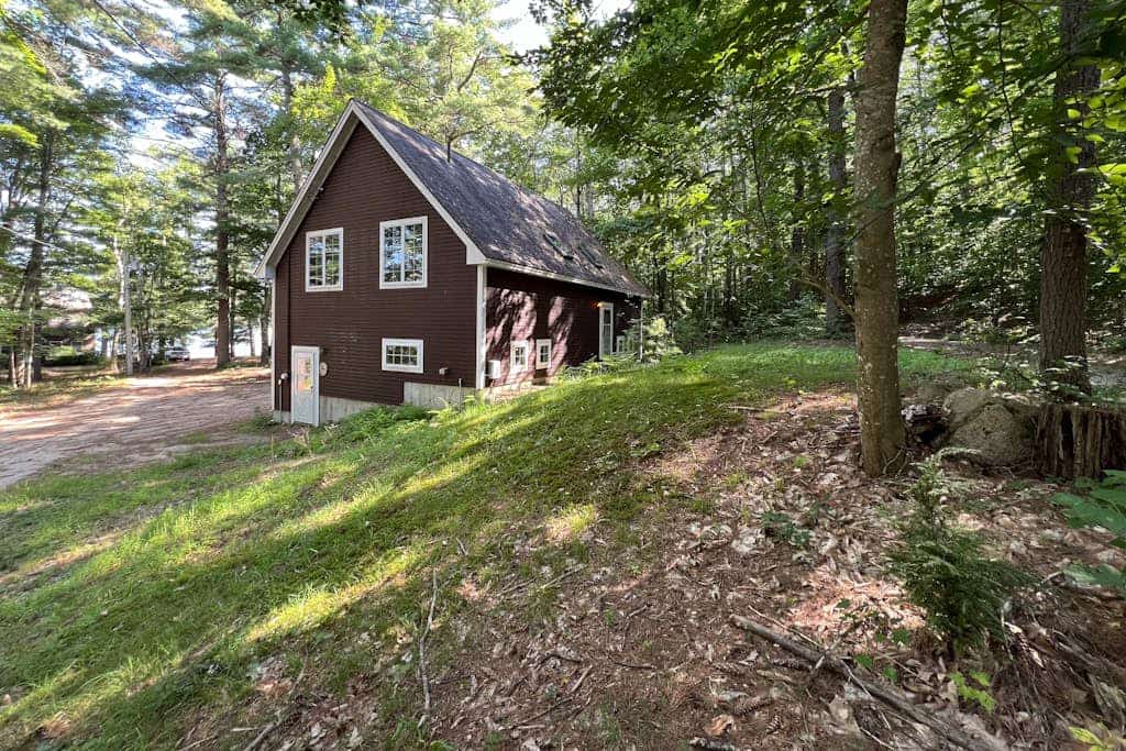 Tranquil Lakefront Retreat with Private Beach and Spacious Living