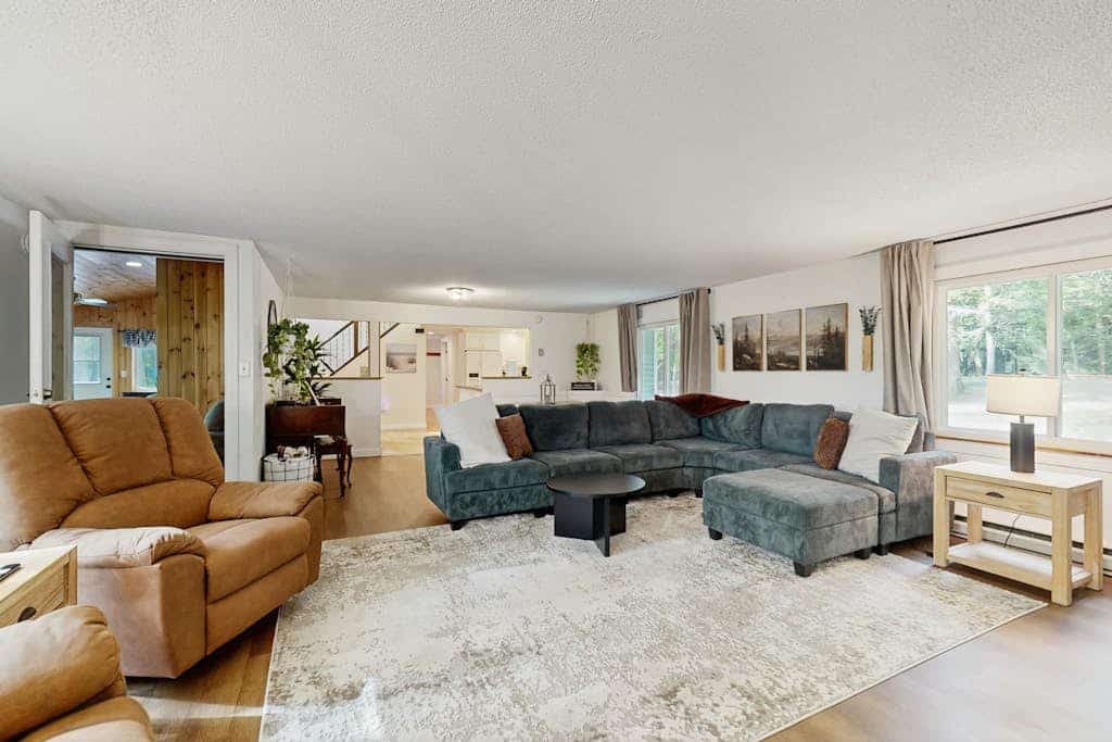 Charming lakeside home near skiing w/ shared pool, tennis courts, & washer/dryer