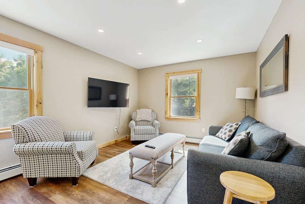 Inviting garage apartment with everything you need and easy access to Mt. Abram