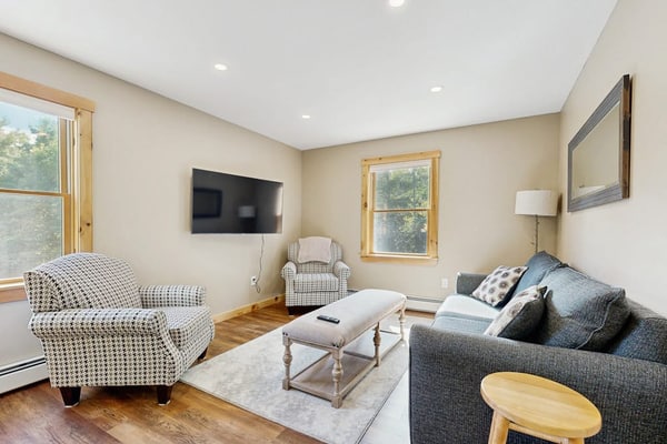 Inviting garage apartment with everything you need and easy access to Mt. Abram