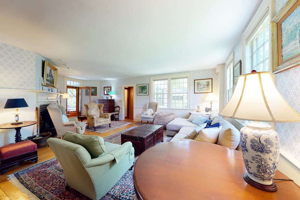 Historic home with porch & mountain/valley views - great for weddings