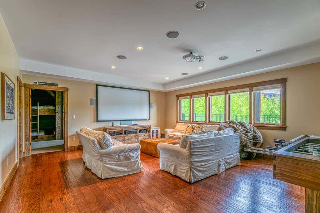 Mountain Estate Family Getaway