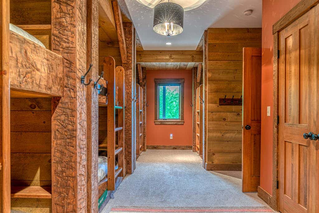 Mountain Estate Family Getaway
