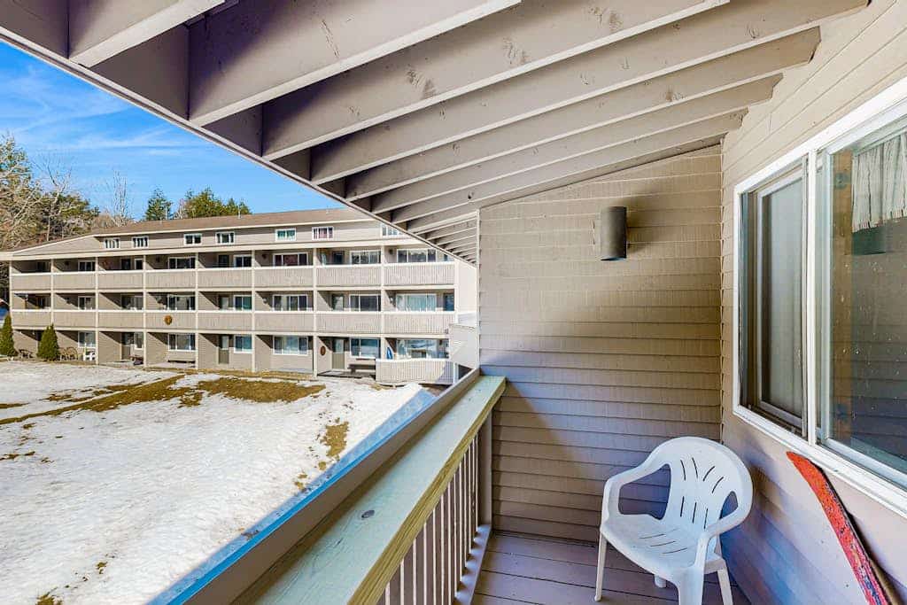 Ski-in/ski-out condo with shared pool & hot tub - steps away from ski lift