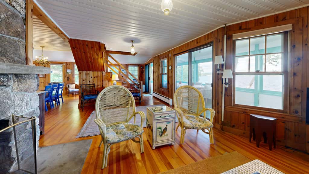 Lakefront Retreat