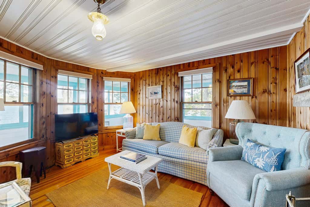 Lakefront Retreat