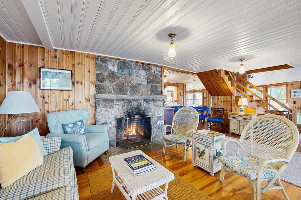 Lakefront Retreat