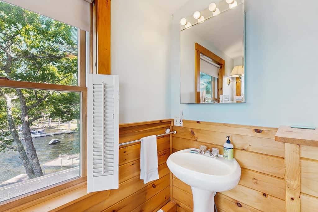 Lakefront Retreat