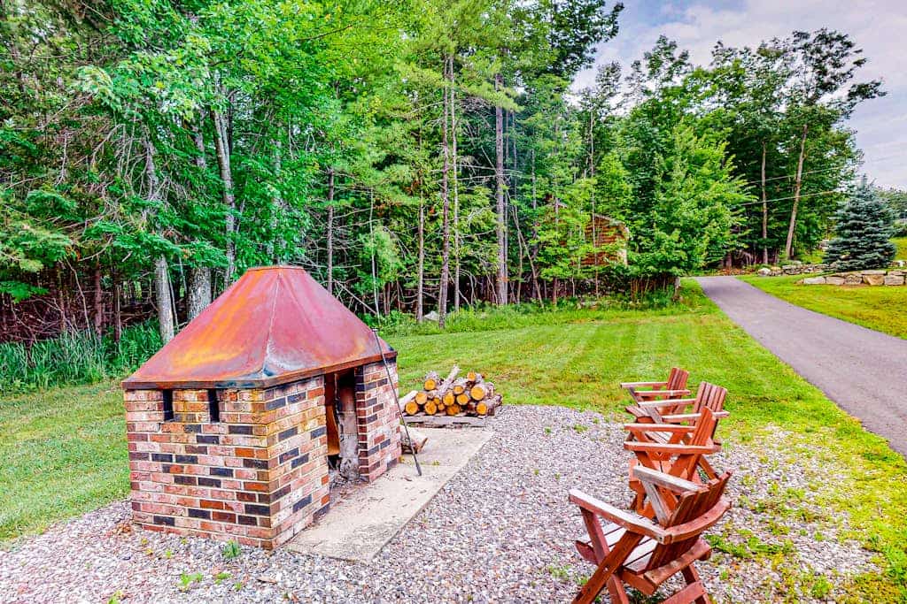 Lakehouse home with private dock, firepit, grill, kayaks and canoes