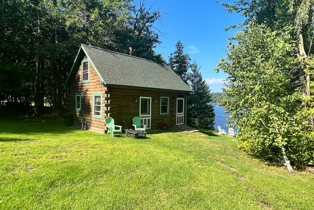 Lenas' Lakeside Cabin