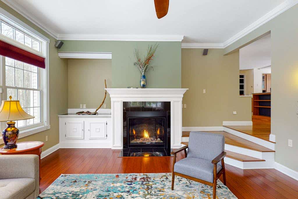 Secluded getaway near the beach & town with game room and hot tub