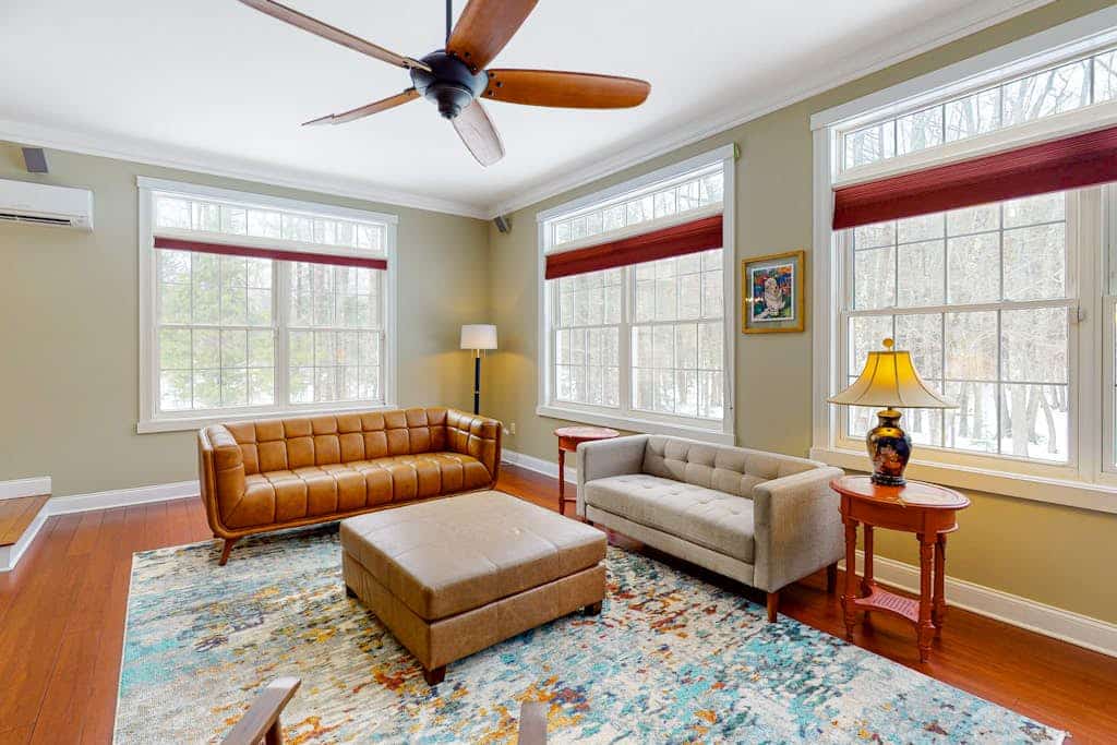 Secluded getaway near the beach & town with game room and hot tub