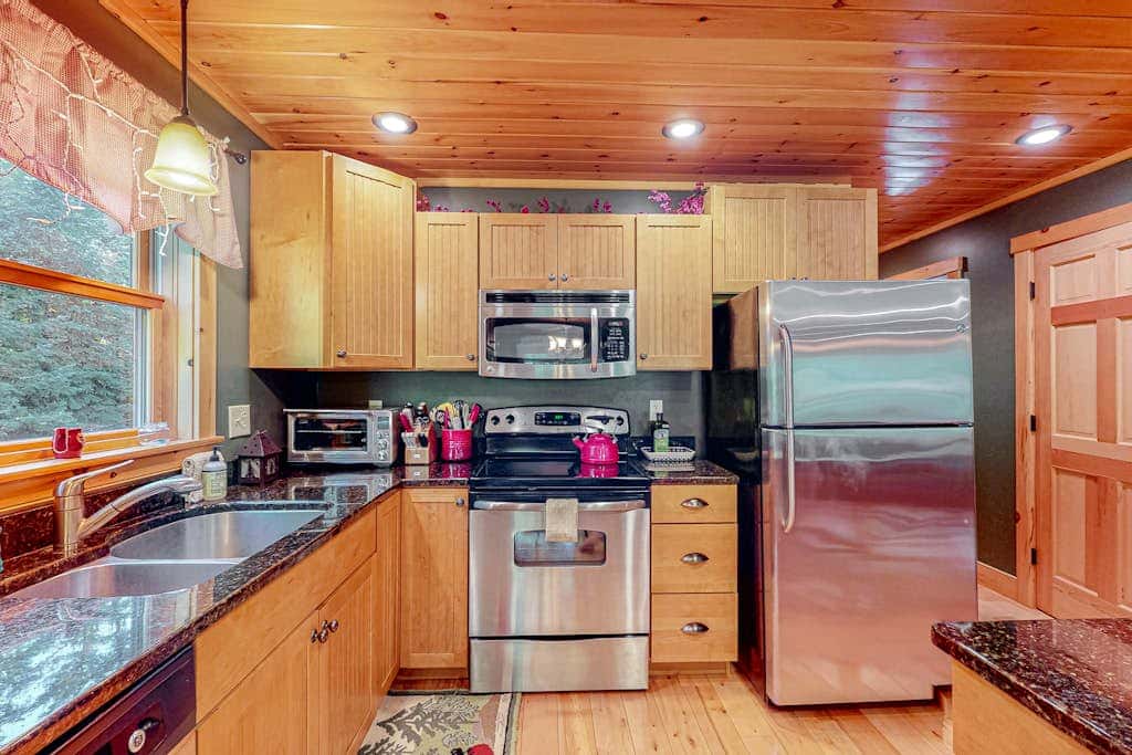 Pinecone Lodge