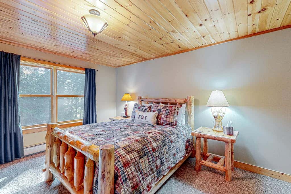 Pinecone Lodge