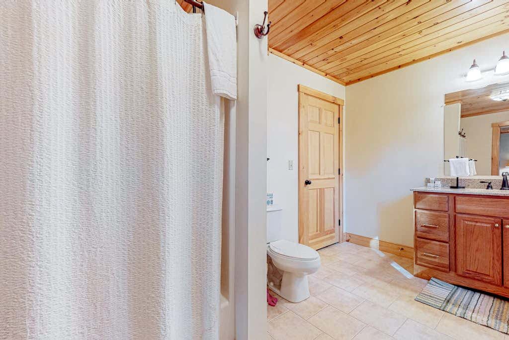 Pinecone Lodge