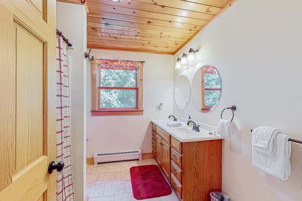 Pinecone Lodge