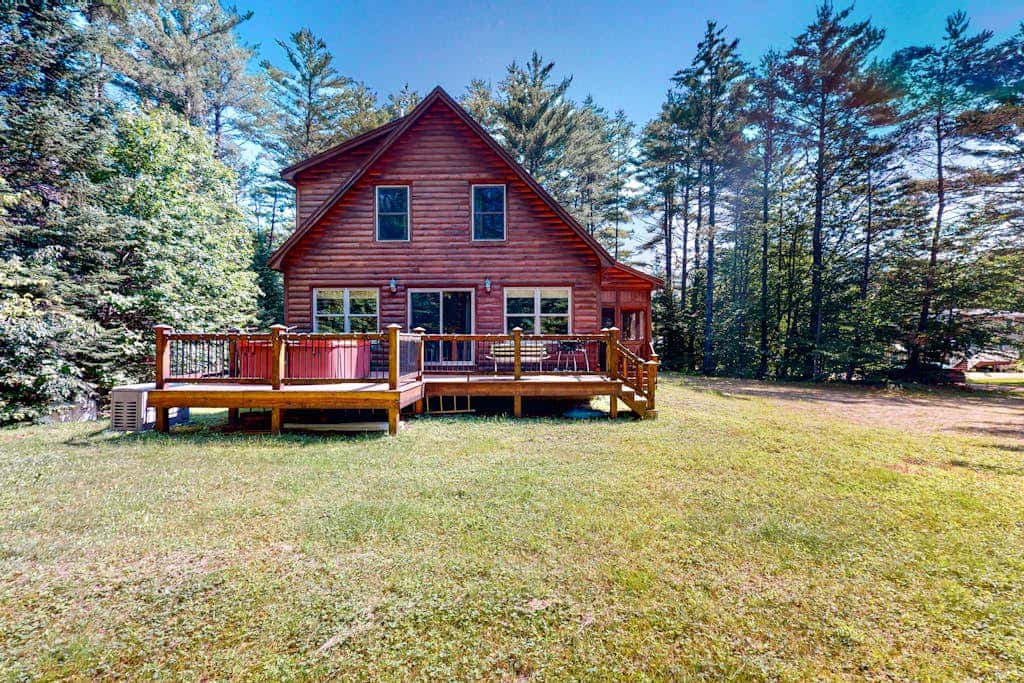 Pinecone Lodge