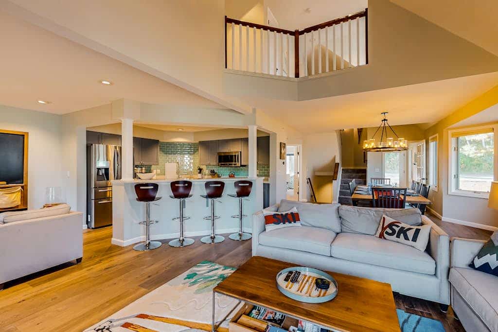 Ski-in/out, dog-friendly townhome with mountain views, hot tub & pool