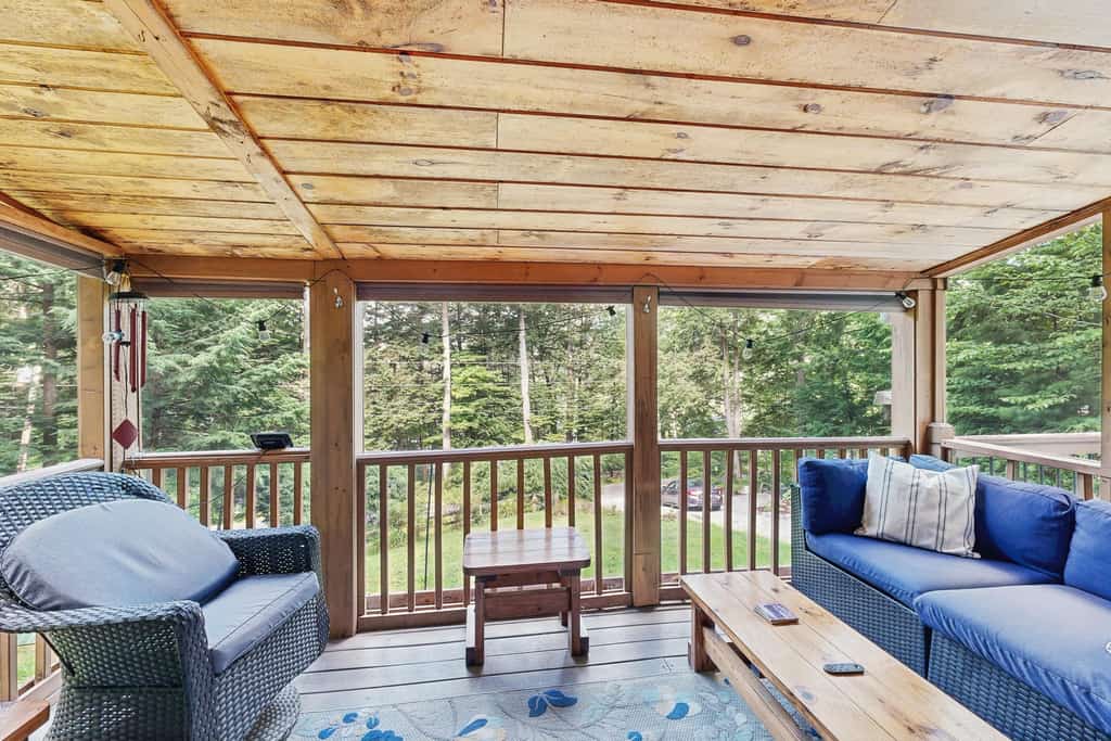 Charming Lakeview House with Deck, Cozy Fireplace and firepit