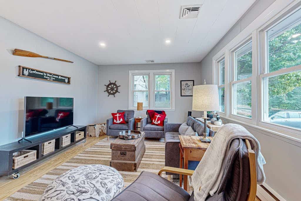 Charming Retreat House with Game room and Outdoor Firepit