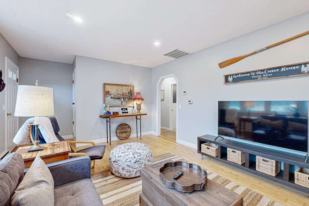 Charming Retreat House with Game room and Outdoor Firepit