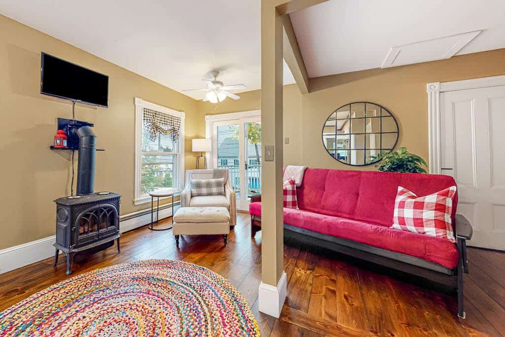 1 BR plus downtown - walk to Beaches/ Eateries